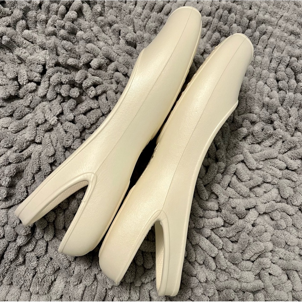 CROCS Cream Flats - Picture 2 of 10